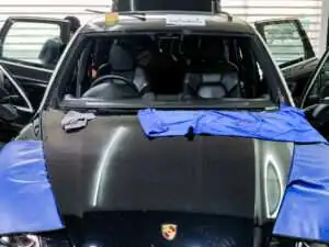 เปลี่ยนกระจกรถยนต์ Porsche