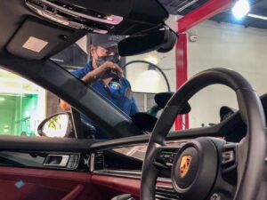 งานซ่อมกระจก porsche panamera