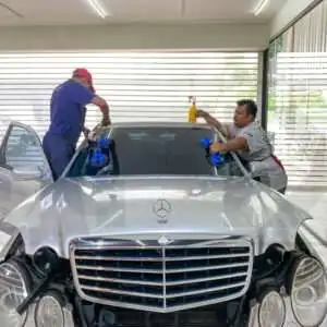 เปลี่ยนกระจกรถยนต์ Mercedes-Benz