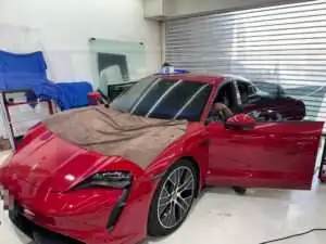 เปลี่ยนกระจกรถยนต์ Porsche