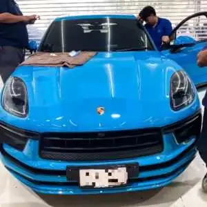 เปลี่ยนกระจกรถยนต์ Porsche